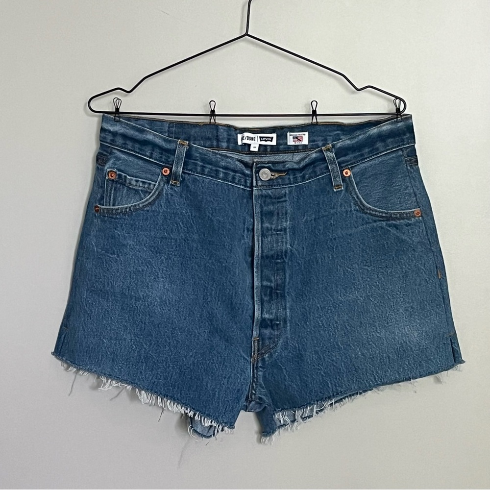 Re/Done x Levi’s Woman’s Blue Raw Hem High-Rise Denim Shorts  Indigo Sz 31
